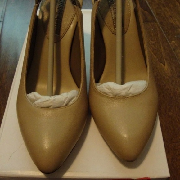 Banana Republic Lauren Heels 6 -New (Display Item) - Picture 2 of 4